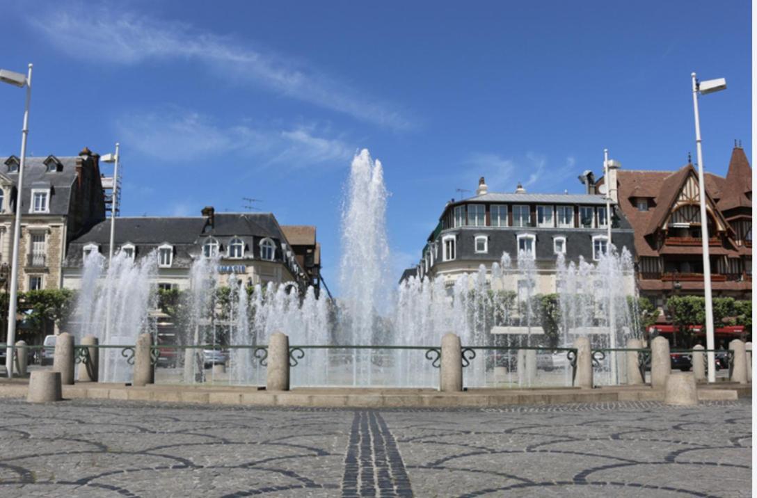 Grand Hyper Centre Avec Balcon Refait Mars 2025 * Deauville