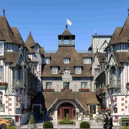 Grand Studio Hyper Centre Avec Balcon Tout Refait Mars 2025 Deauville Exterior foto